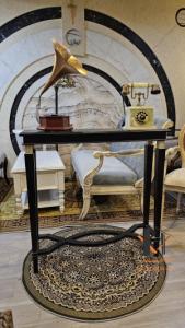 Bàn console đen vintage 16-06-24