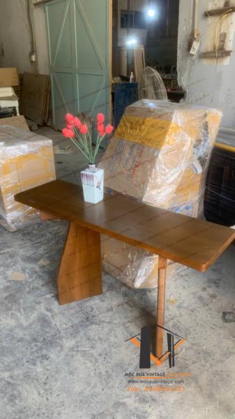 Bàn gỗ trang trí vintage 09-02-25 - Hình mô tả 1