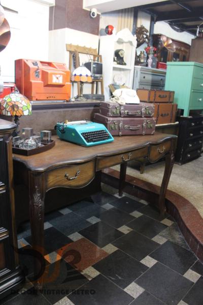 Bàn gỗ trang trí vintage 10-07-25 - Hình mô tả 2