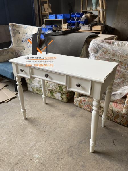 Bàn gỗ vintage 13-05-24 - Hình mô tả 1