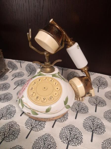 Điện thoại để bàn xưa Châu Âu 07-01-24 - Hình mô tả 1