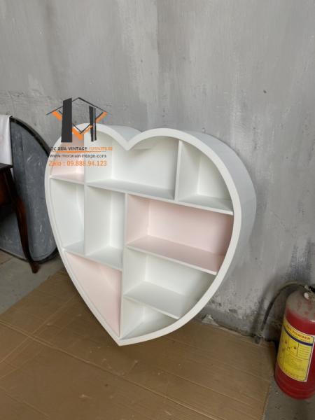 Kệ gỗ treo tường hình trái tim 09-05-24 - Hình mô tả 1