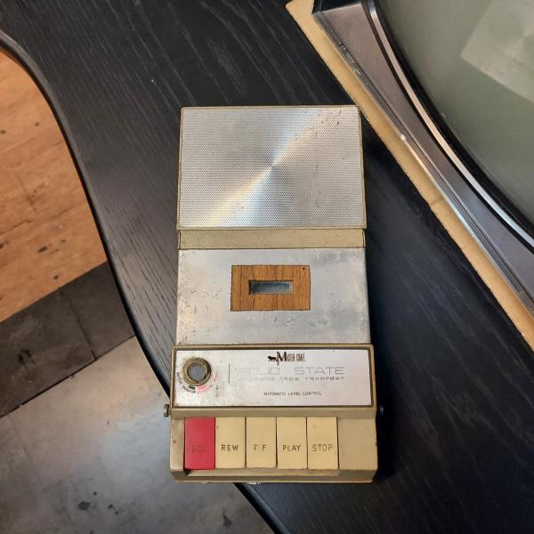 Máy cassette xưa 04-08-23 - Hình mô tả 1