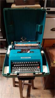 Máy đánh chữ xưa MDC 30-12-22