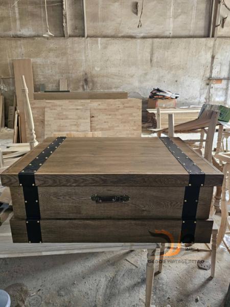 Rương gỗ làm bàn sofa phong cách vintage 09-08-25 - Hình mô tả 1