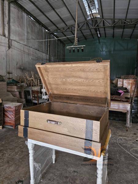 Rương gỗ làm bàn sofa phong cách vintage 09-08-25 - Hình mô tả 3