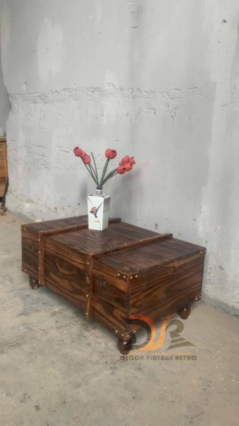 Rương gỗ làm bàn sofa phong cách vintage 10-08-25 - Hình mô tả 1