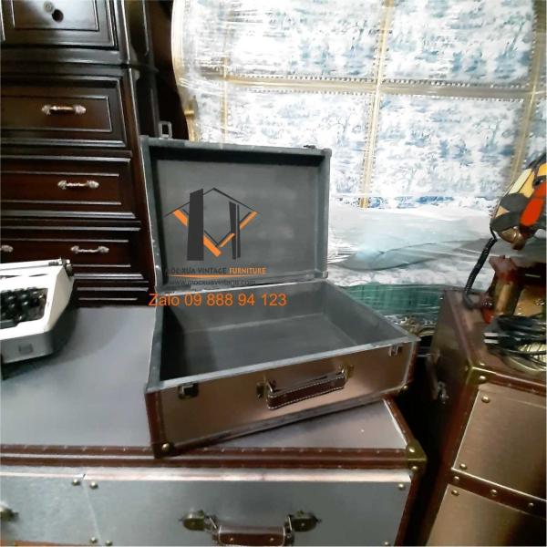Vali gỗ bọc nhôm phay xướt 10-7-23 - Hình mô tả 2