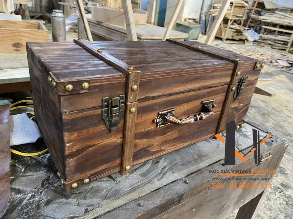 Vali gỗ vintage size trung 10-01-25 Vali gỗ vintage size trung 10-01-25
